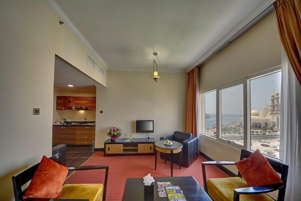 Rayan Hotel Corniche Sharjah Exterior photo